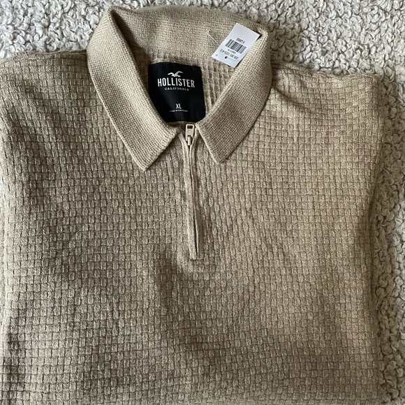 Men’s Hollister Quarter Zip - Picture 2 of 7